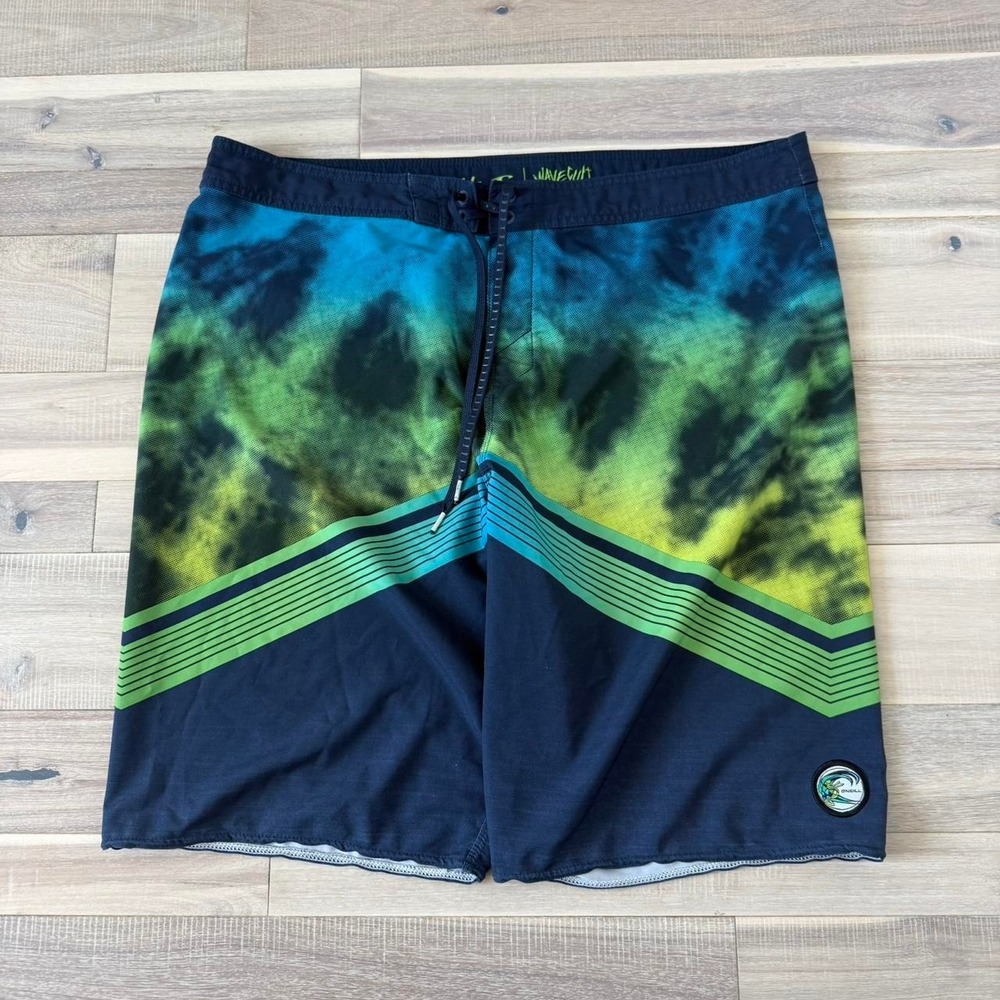 2000s Y2K O'Neill multicoloured board shorts Sz 38